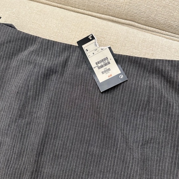 H&M Gray Pinstripe Skirt Size 8 - Picture 5 of 8